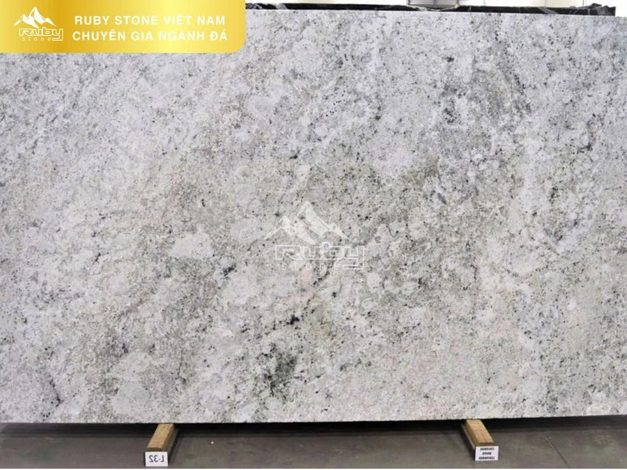 GRANITE | COLONIAL WHITE